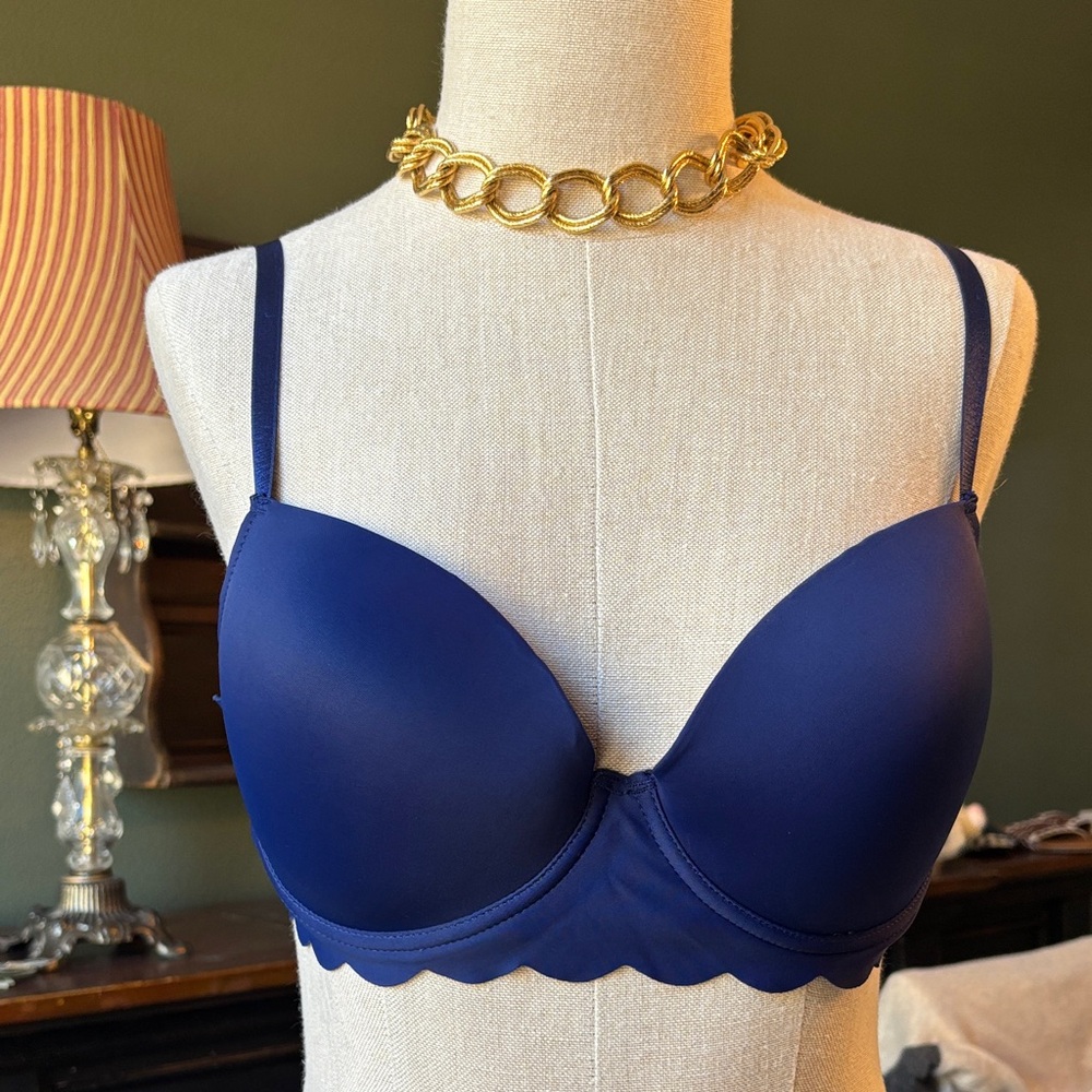 Women’s Scallop Edge Contour Bra - Navy